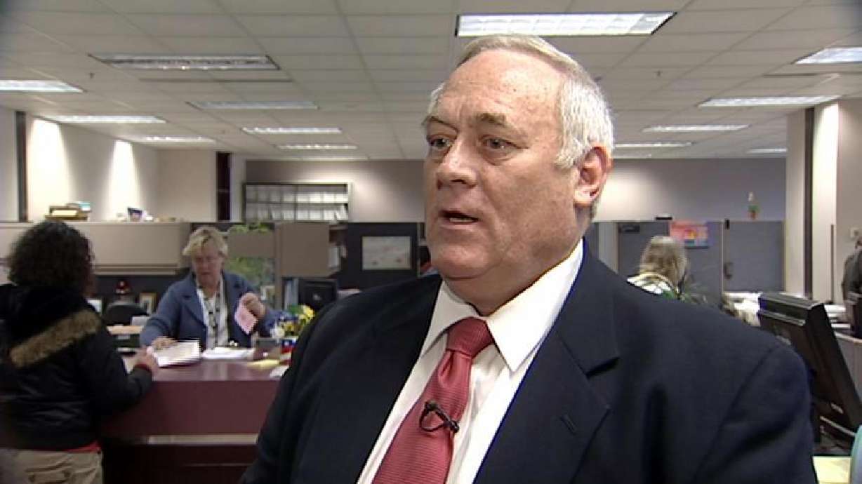 Former Republican legislator files as a Democrat