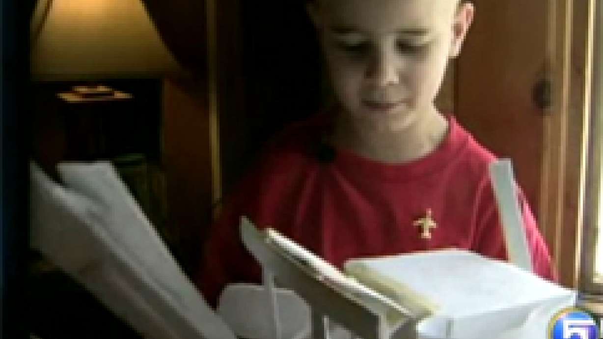 Utah students' paper airplanes help N.Y. boy with cancer