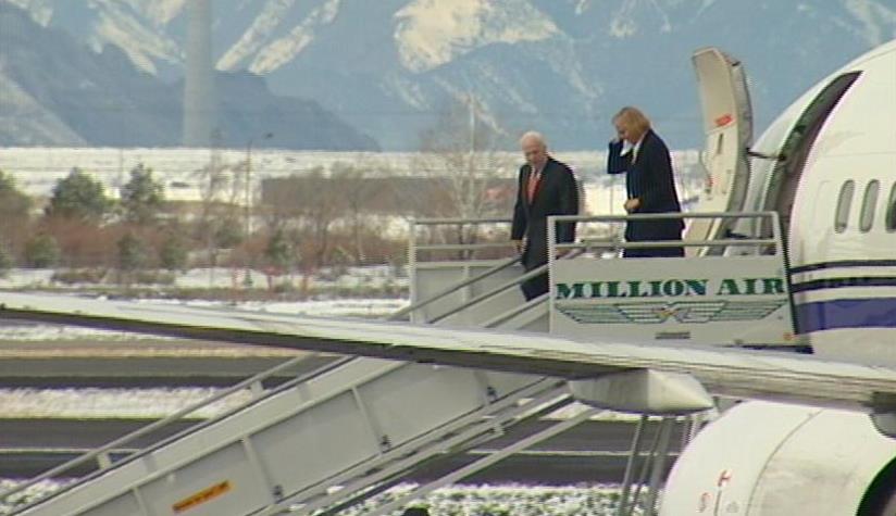 McCain makes brief stop in Salt Lake