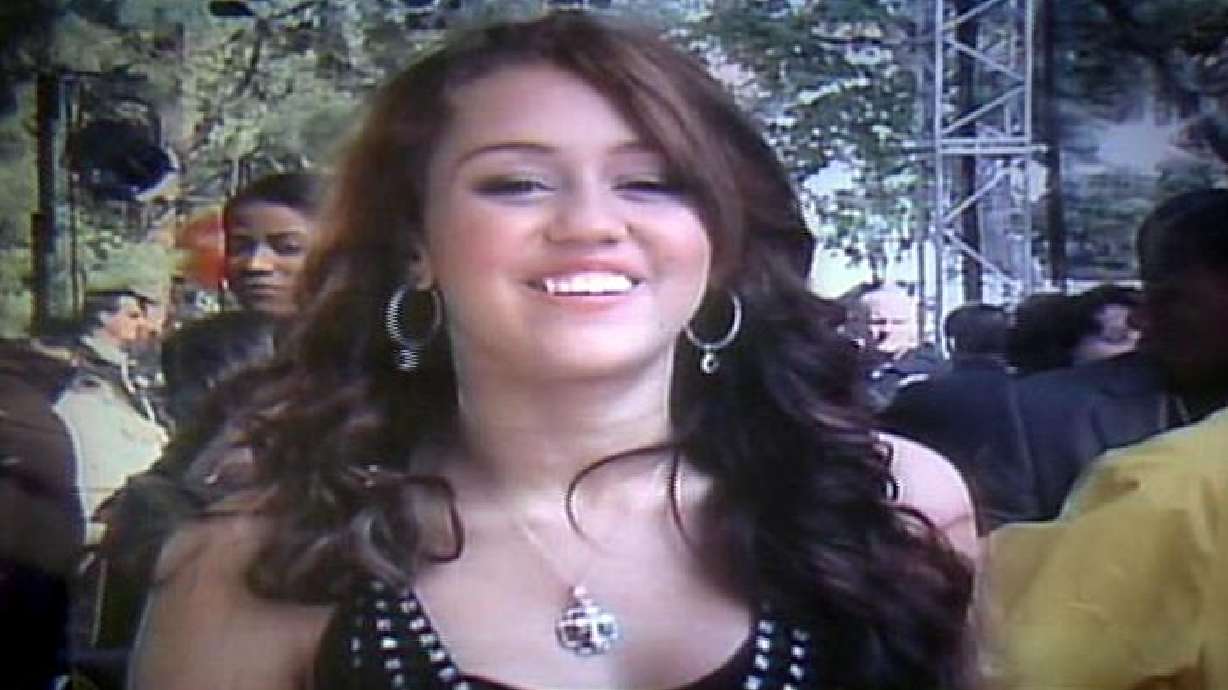 'Hannah Montana' star will perform at Stadium of Fire