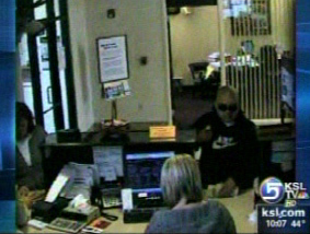 Police look for Morgan bank robber
