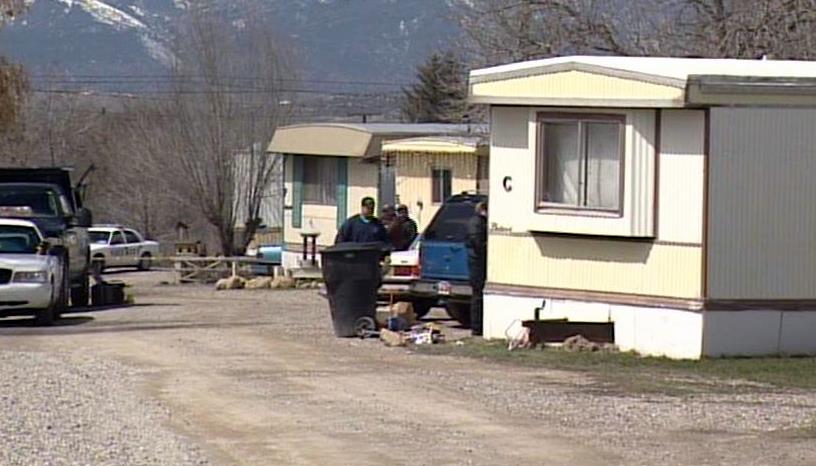 Sheriff's deputies looking for suspect in two murders