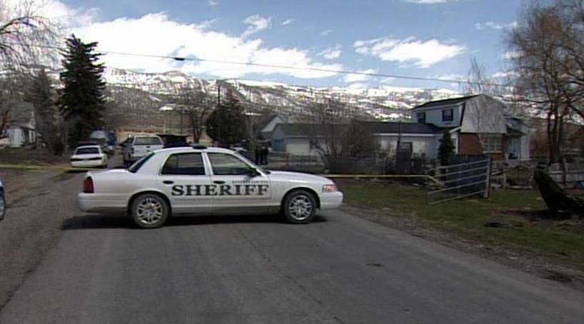Sheriff's deputies looking for suspect in two murders
