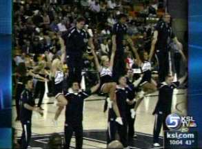 Cheerleaders busted for credit card theft