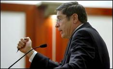 Veteran prosecutor appeals his firing in case