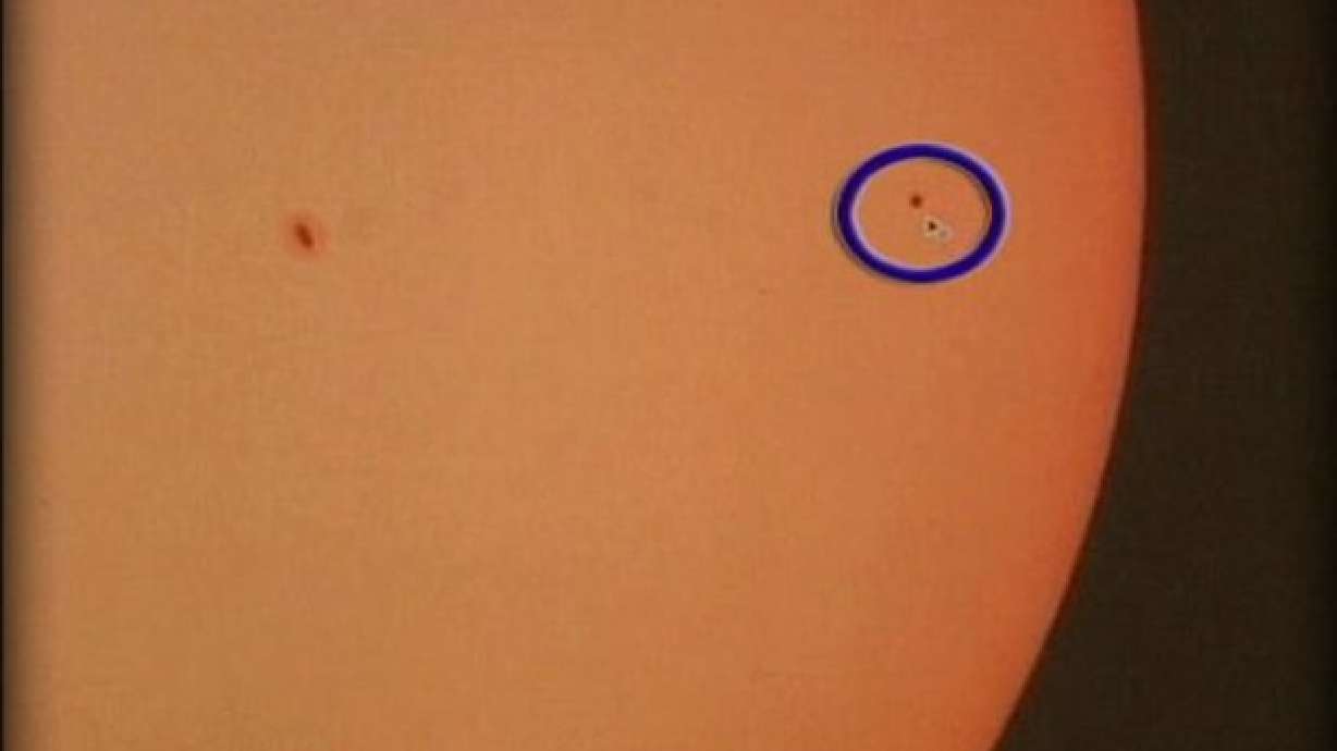 Viewers See Mercury Pass In Front of Sun