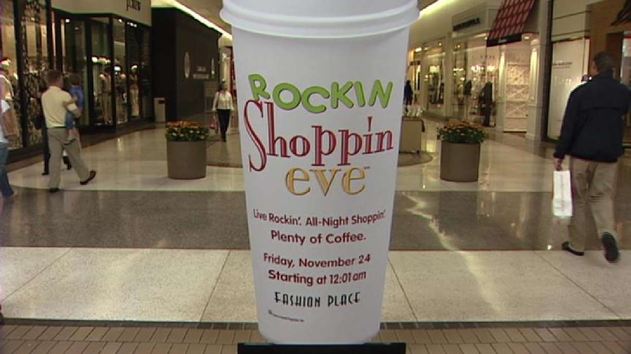 Mall to Open for Christmas Shopping Right After Midnight