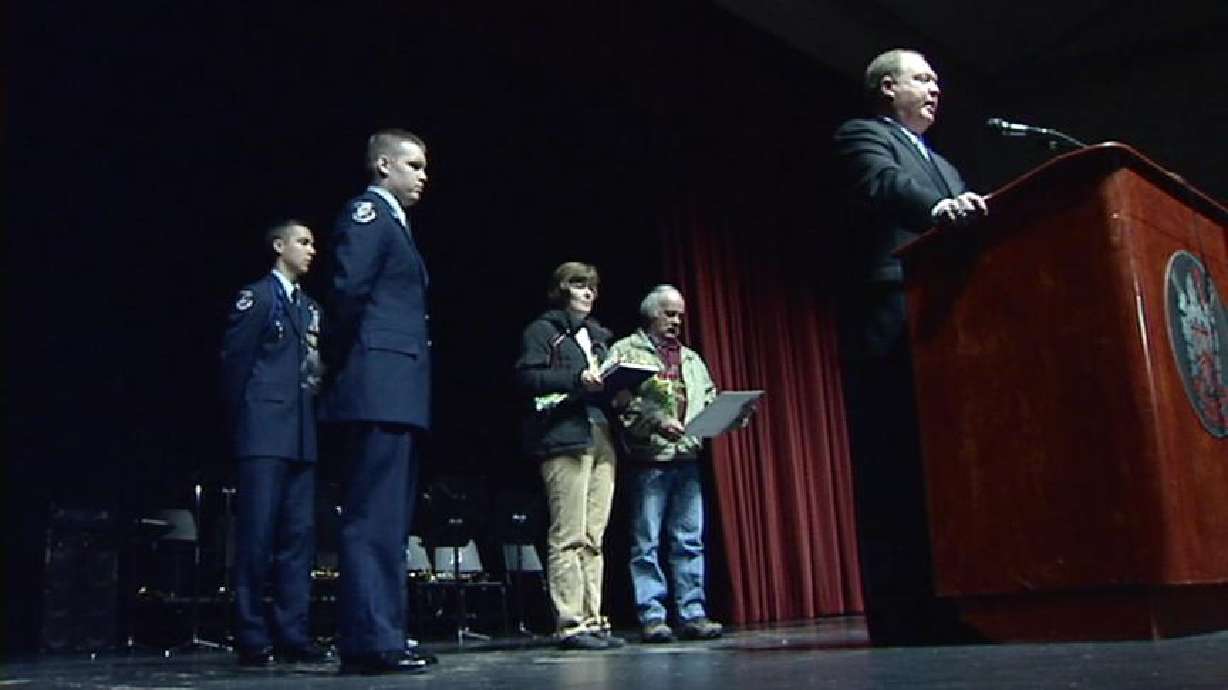 High School Honors Utahns Serving in Iraq