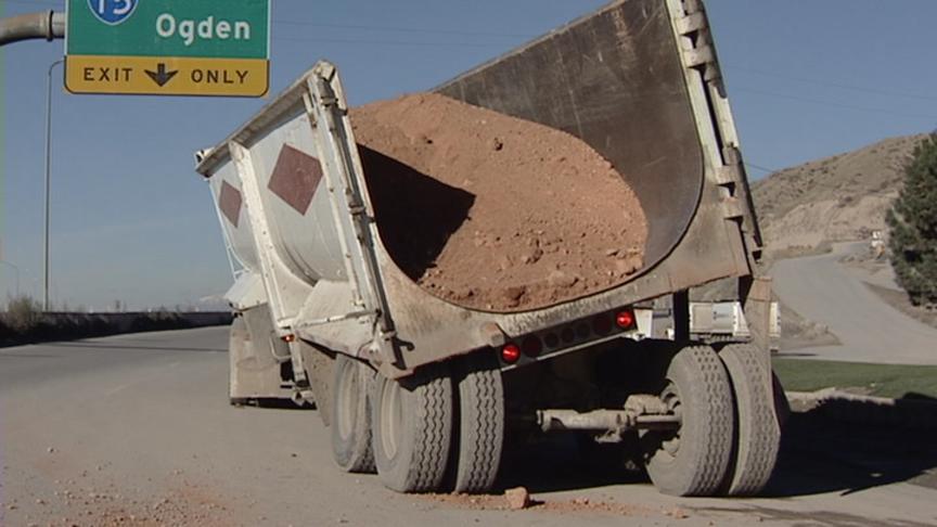 Truck Breaks Down, Blocks Beck Street