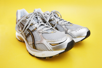 Study: Leaders identified by their sneakers