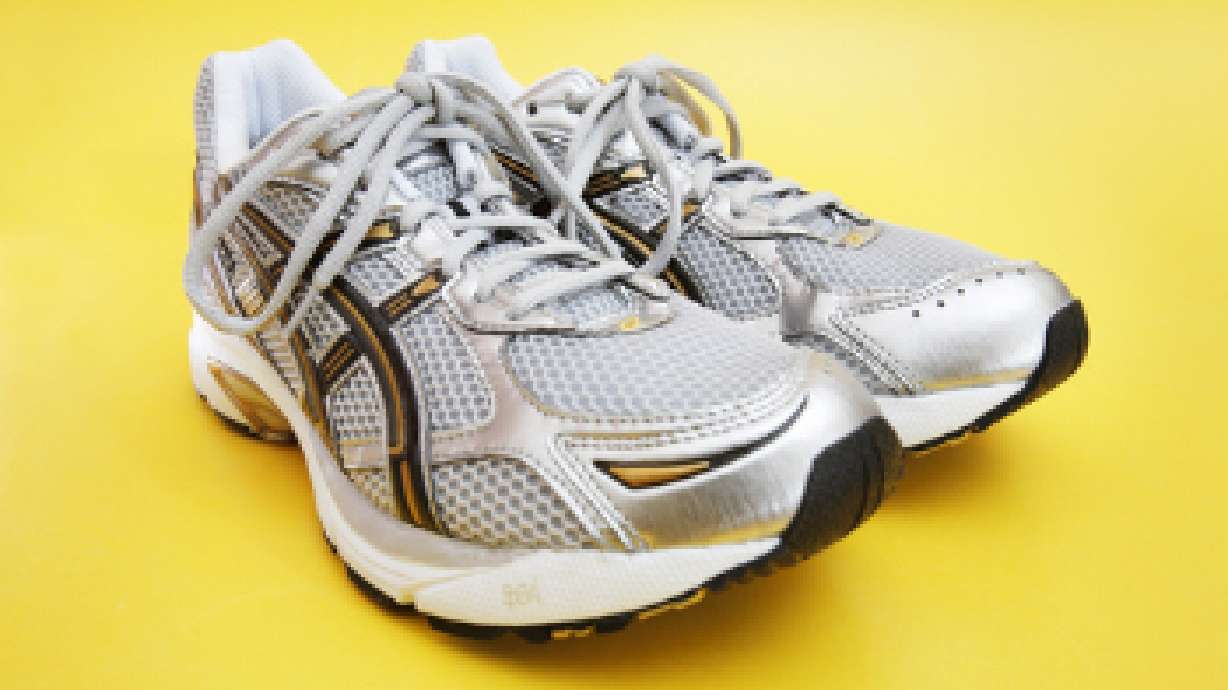 Study: Leaders identified by their sneakers