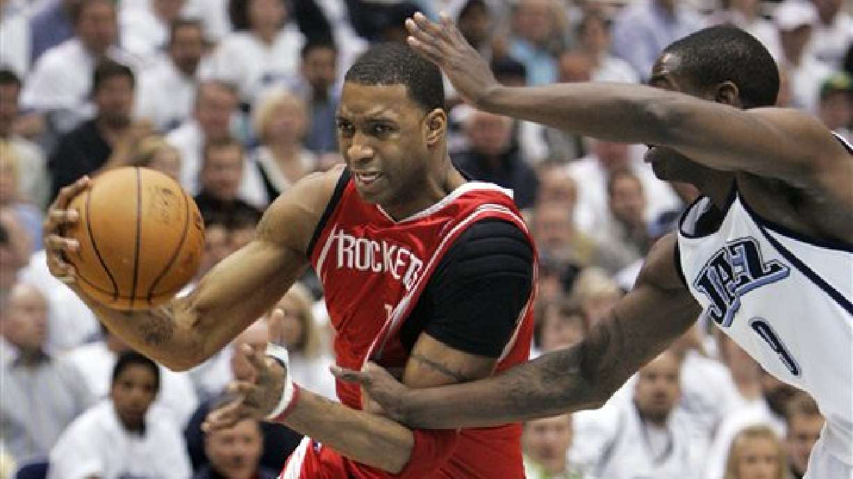 McGrady leads Rocket rally in 94-92 win over Jazz