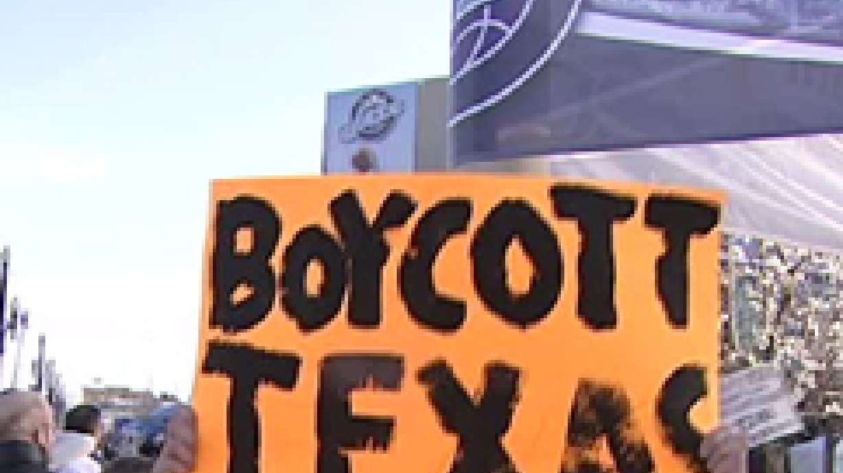 Protesters hold rally for Texas children