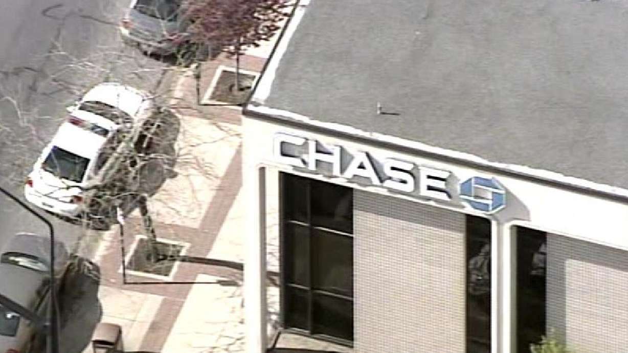 Salt Lake bank robbed by man wearing a wig