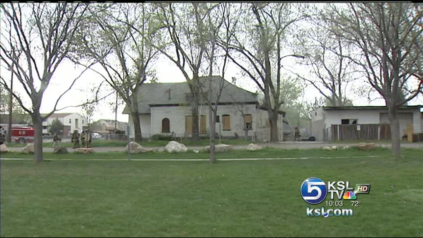Abandoned home catches fire