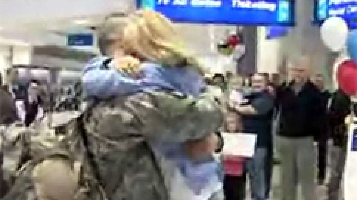 Community Celebrates Soldier's Return