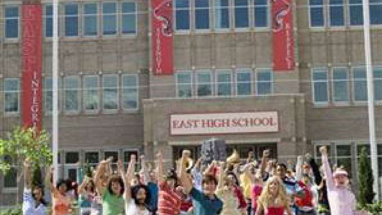 ‘High School Musical 3' draws extras from across the country