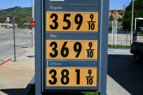 Gas prices could dip below $3, but Utah sees no change