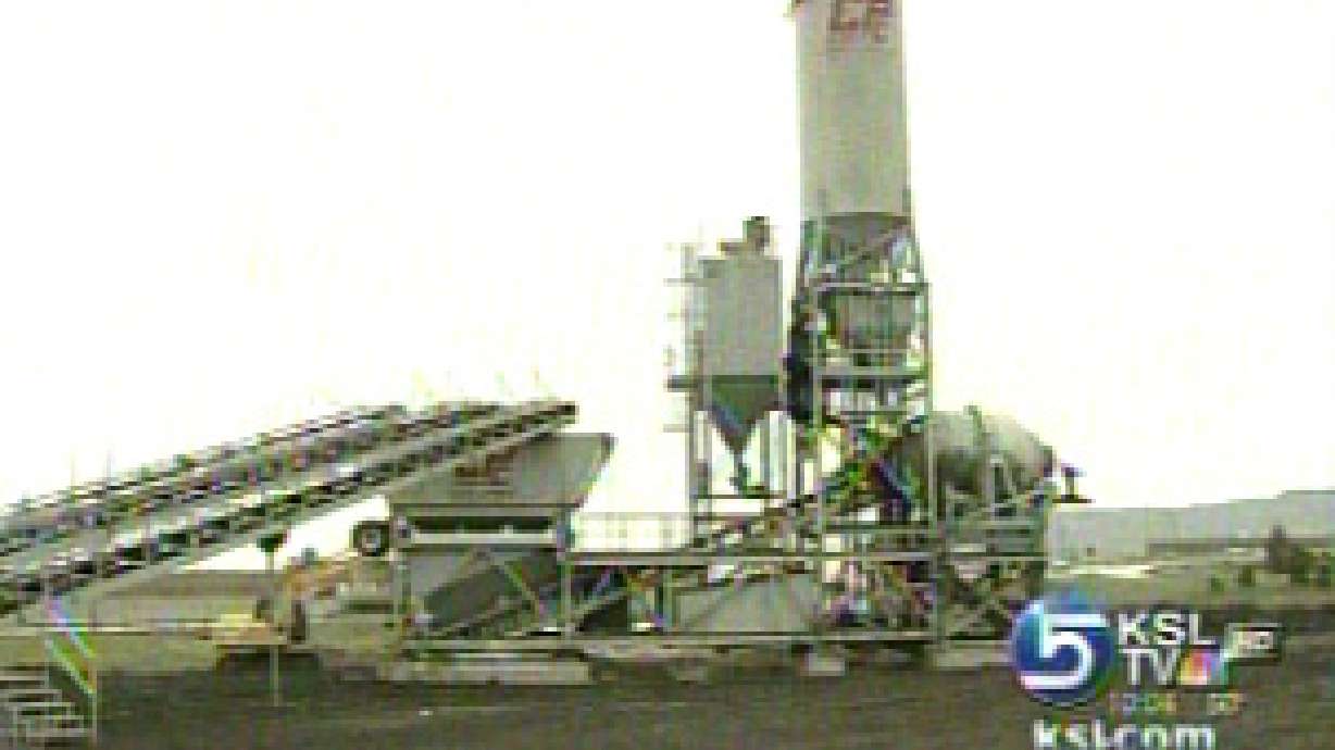 Temporary concrete plant has neighbors upset