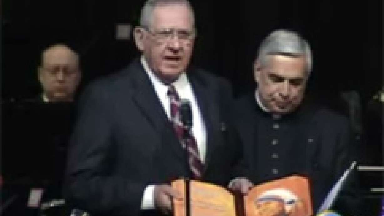 Mormon Tabernacle Choir Honored With Award