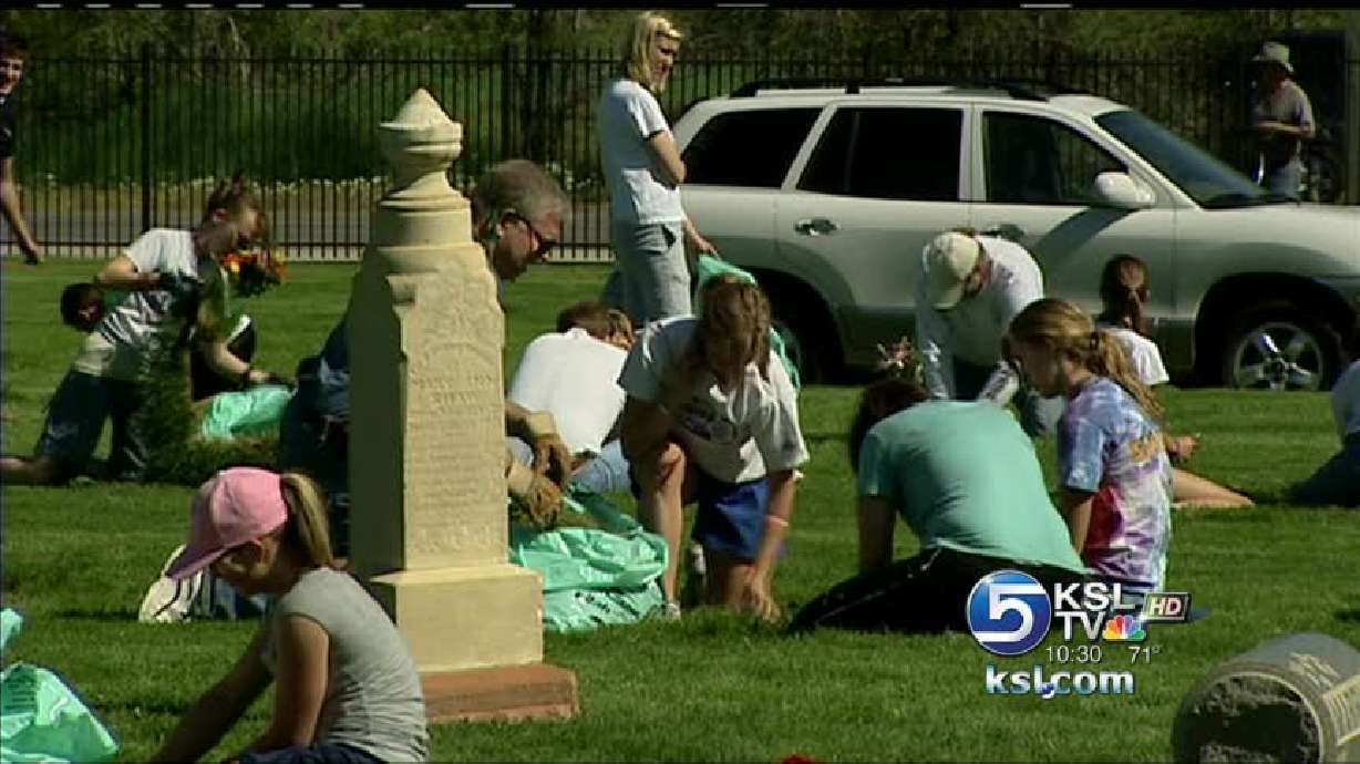 Sandy residents spruce up city