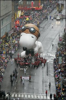 Macy's Flies Balloons Lower at Parade