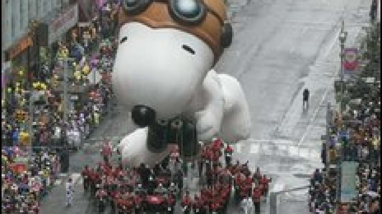 Macy's Flies Balloons Lower at Parade
