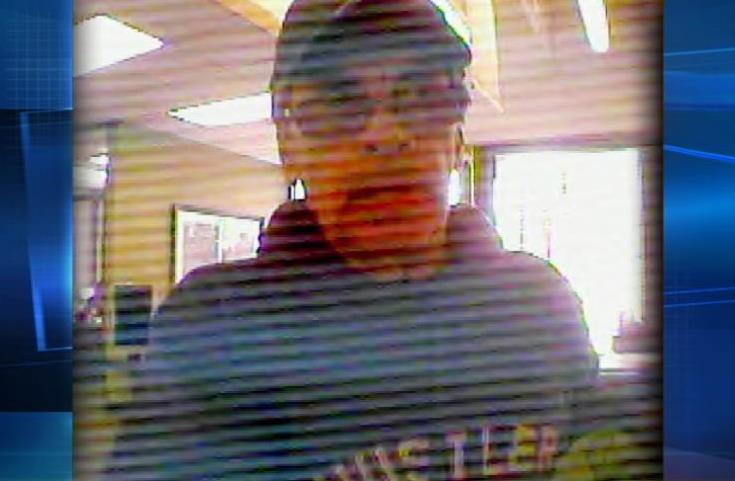 Robber gets away with cash from credit union