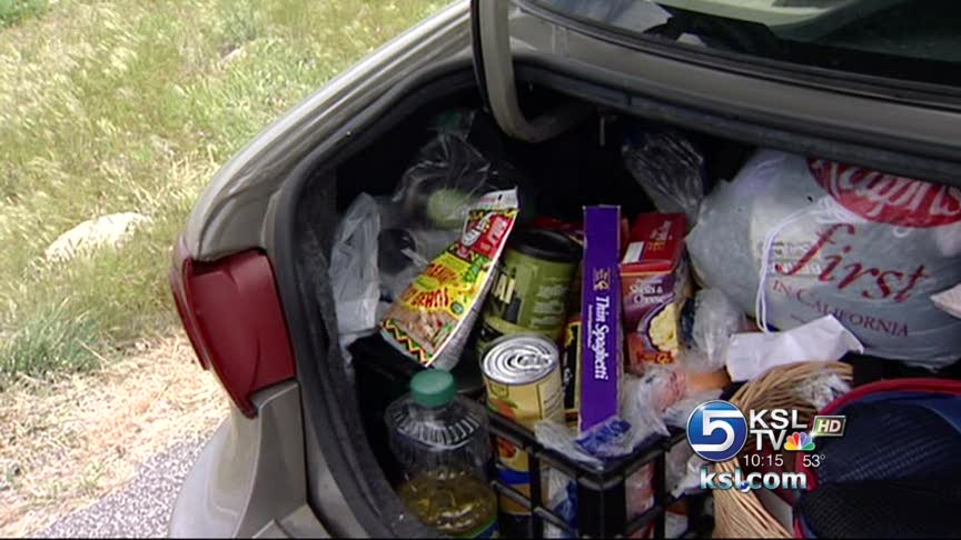Couple living in car while traveling US stops in Utah