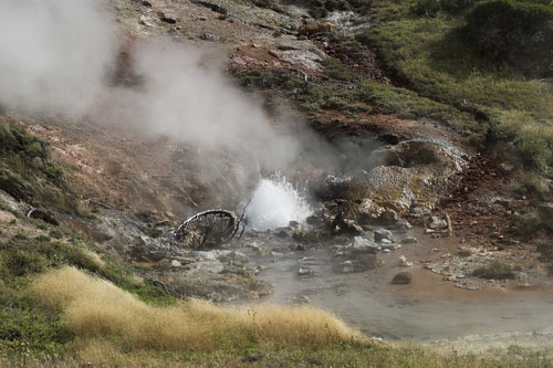 Utah woman burned in Yellowstone hot pool
