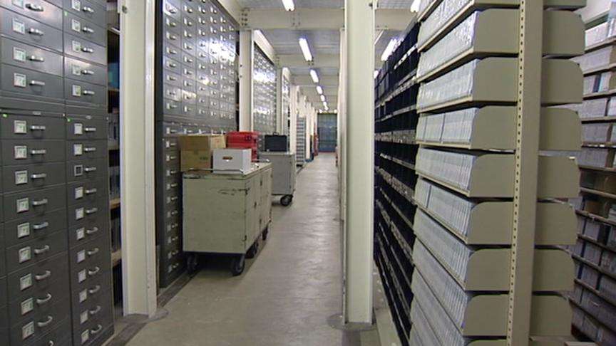 University apologizes for record theft, offers reward