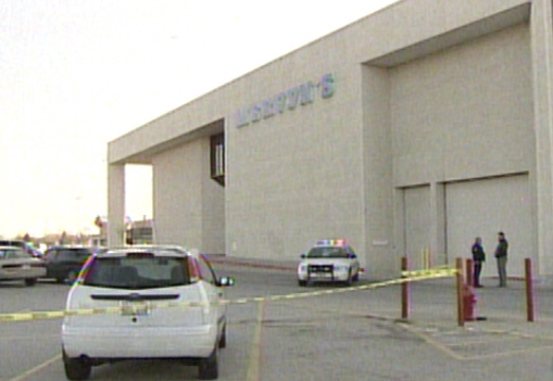 Man Makes Bomb Threats at Mall