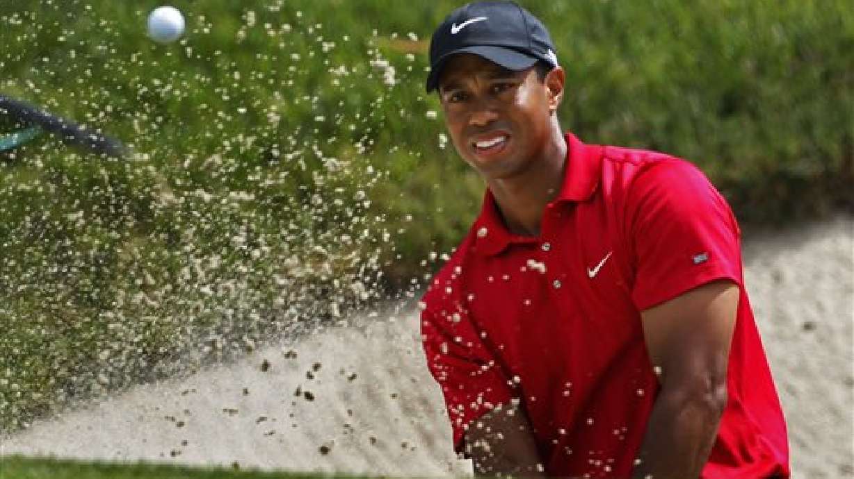 Woods outlasts Mediate for third Open, 14th major