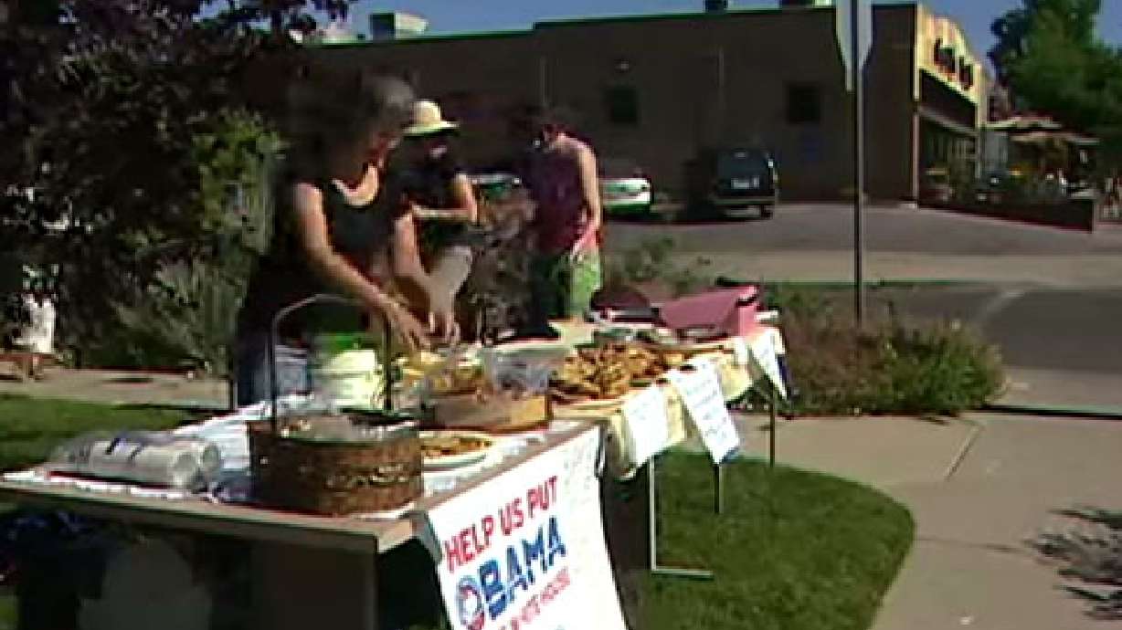 Obama supporters hold bake sale