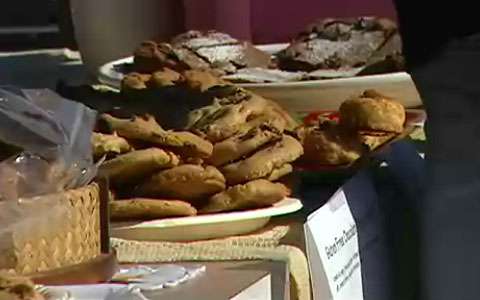 Obama supporters hold bake sale