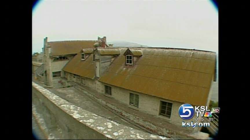 Siblings who lived on Alcatraz as children return with family