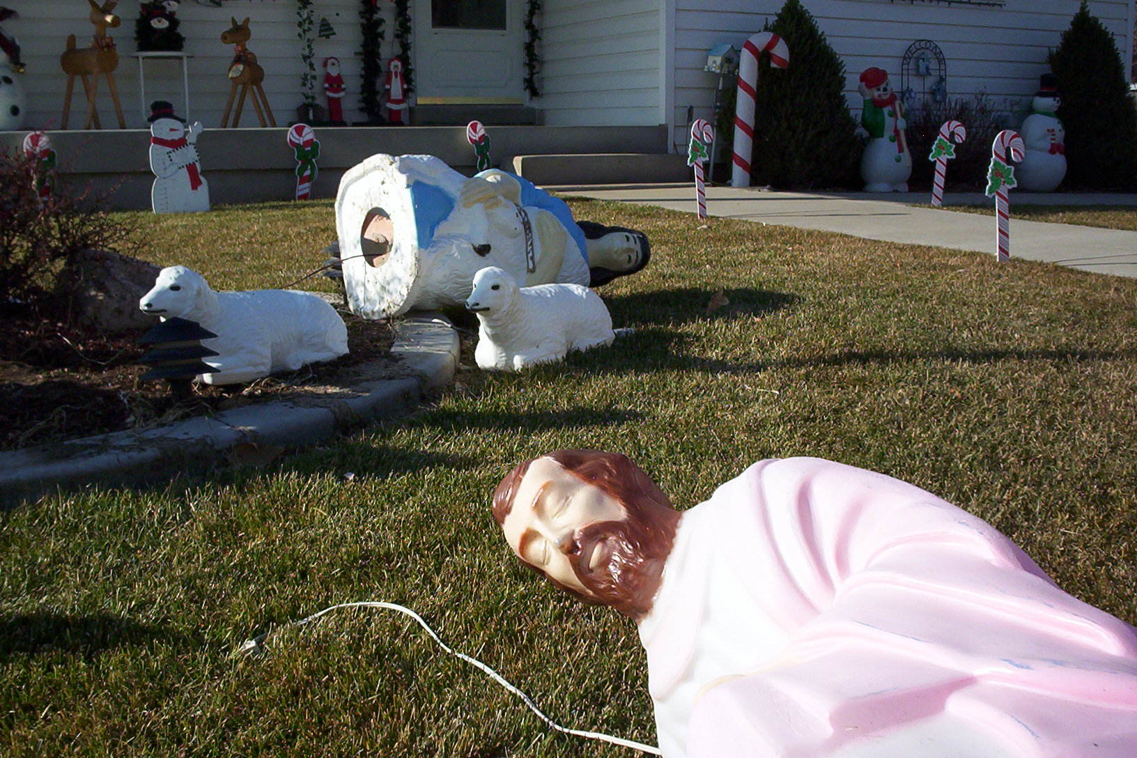 Vandals Destroy Christmas Decorations in Layton