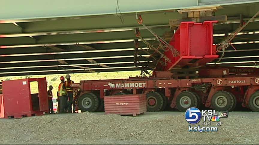 Crews try again to move new I-80 bridge