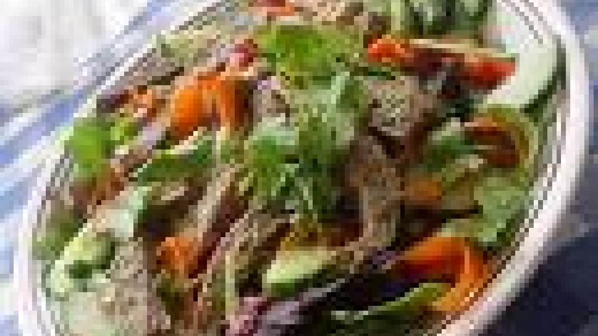 Grilled Garlic Steak Salad