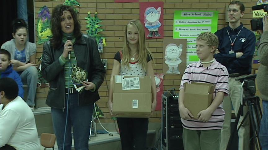 Elementary Students Spread Christmas Cheer