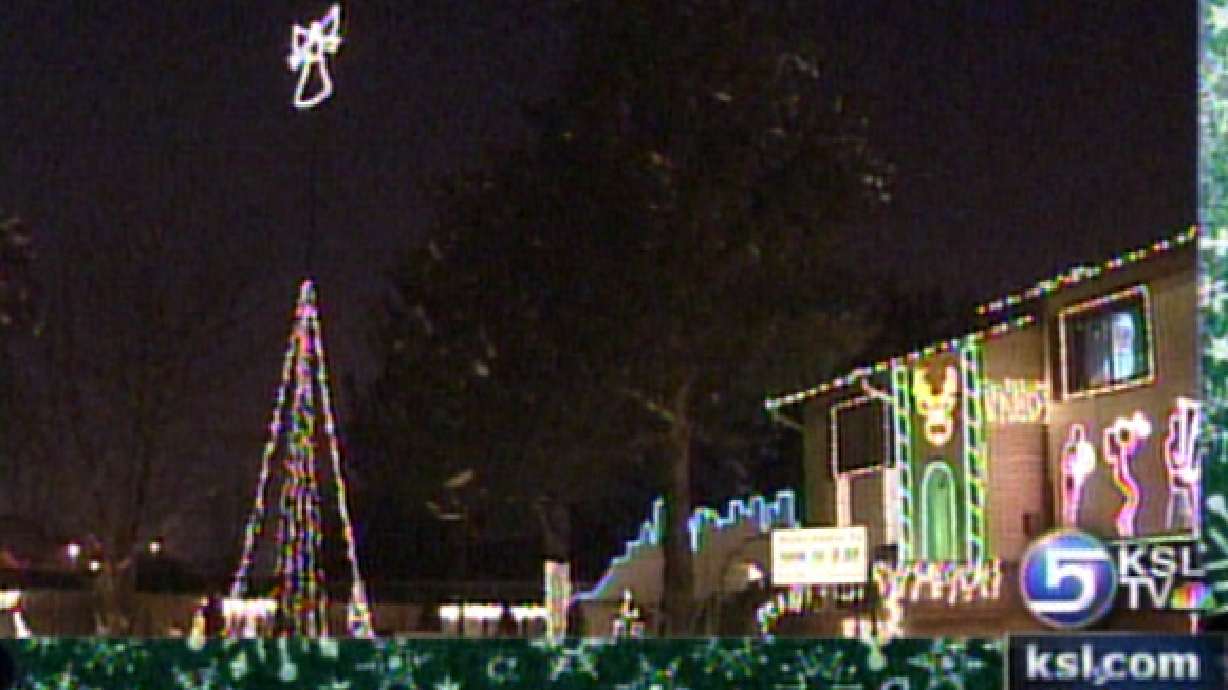 Man Puts on Synchronized Light, Music Display