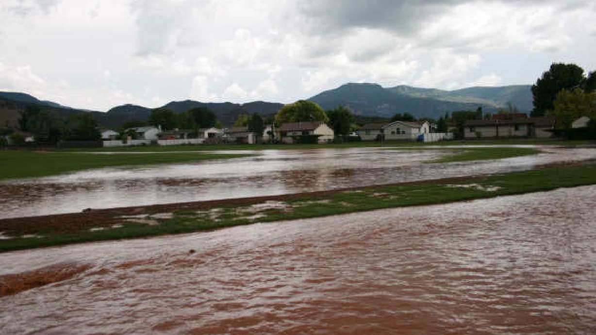 Rain floods homes in Cedar City
