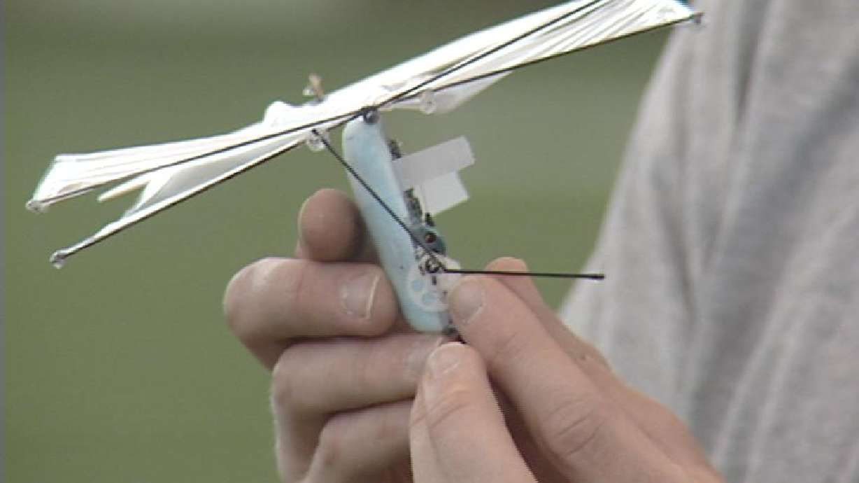 Engineers Build Tiny Flying Ornithopter