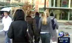 Holiday Shoppers Pack the Malls, Stores