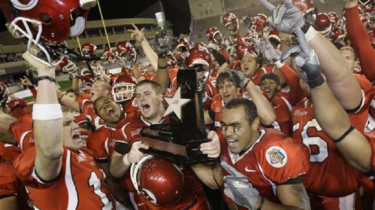 Utah wins Armed Forces, extends bowl streak to 6