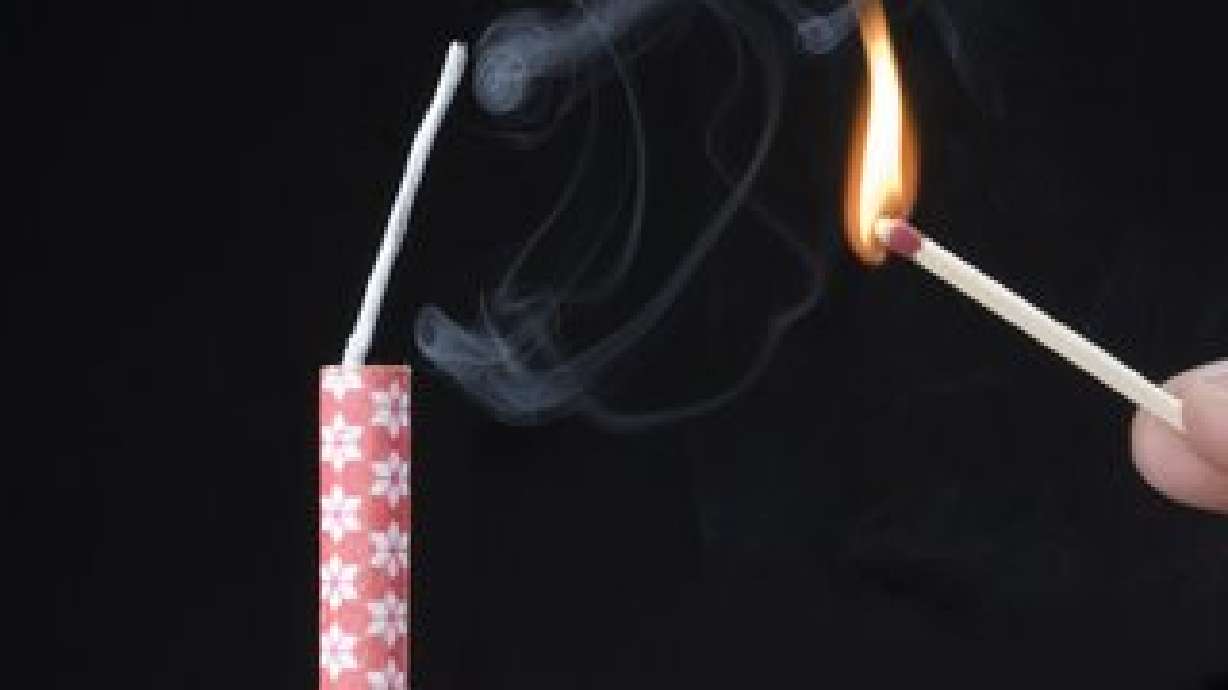 Newspapers Call for Ban of Private Fireworks