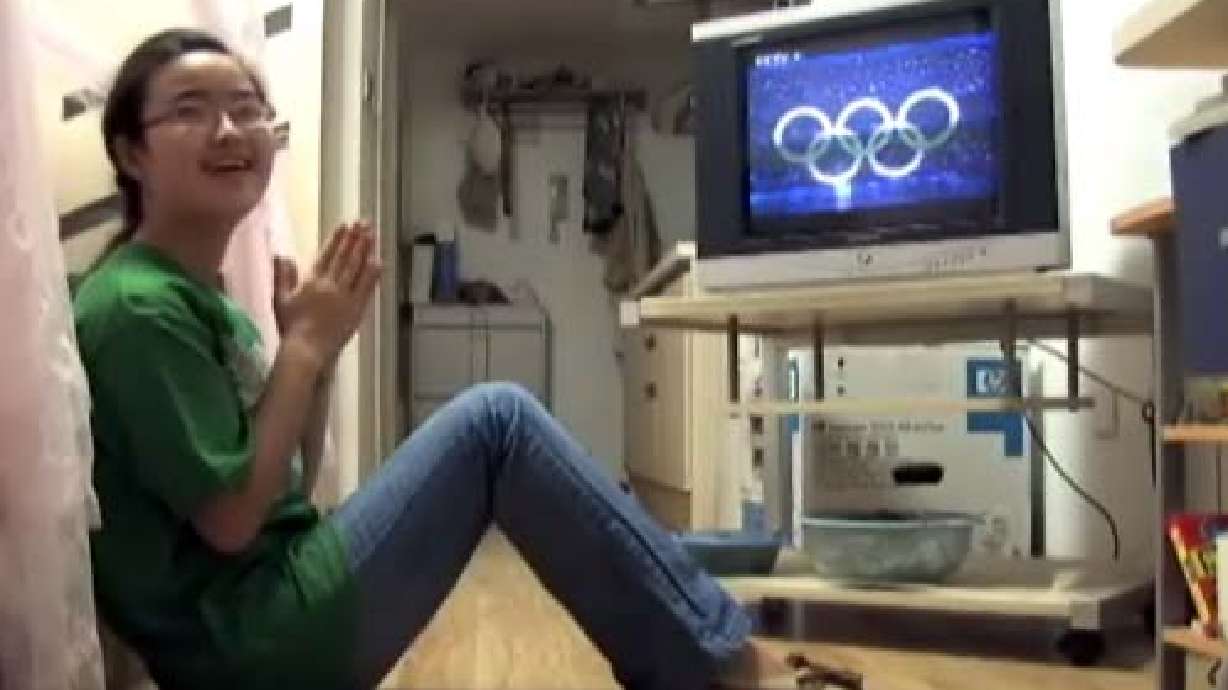 Outside the Rings: Watching with Mini