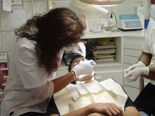 Dental bibs carry anti-alcohol message