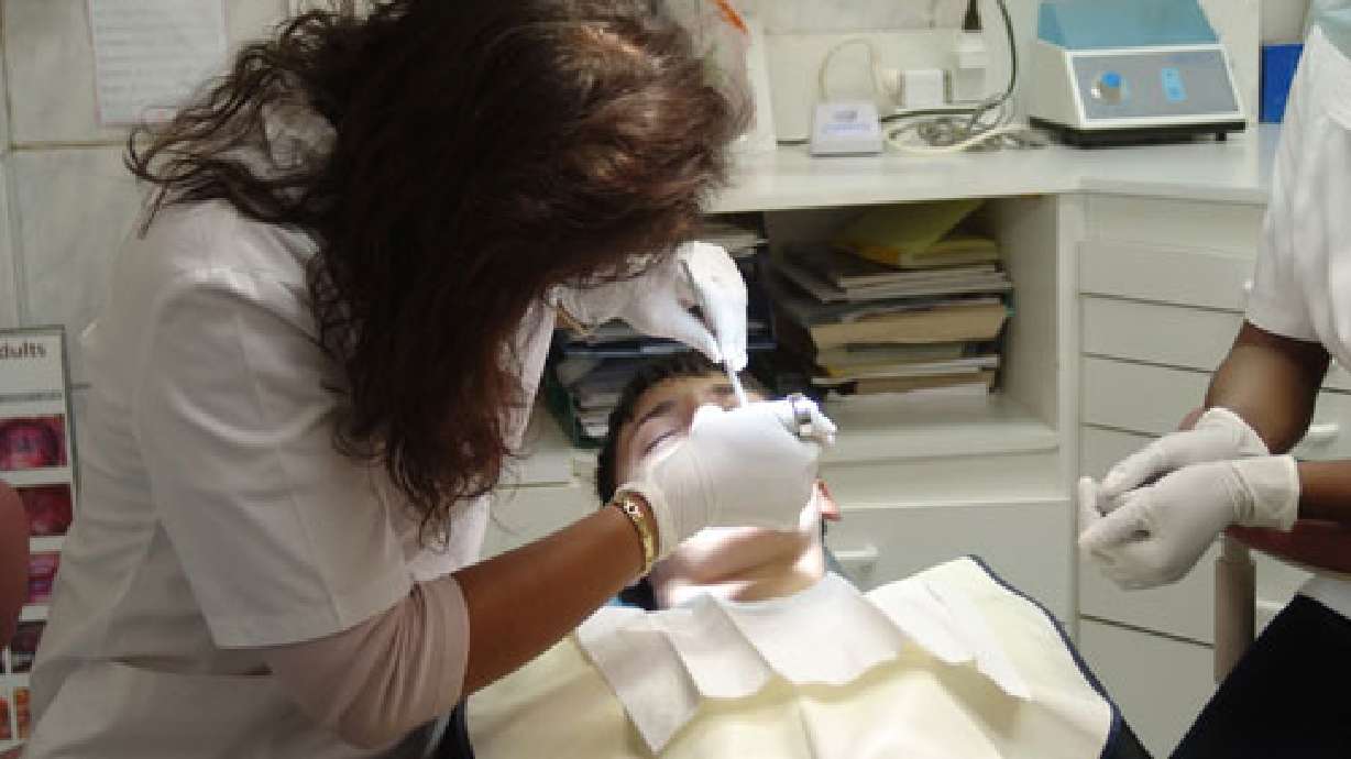 Dental bibs carry anti-alcohol message