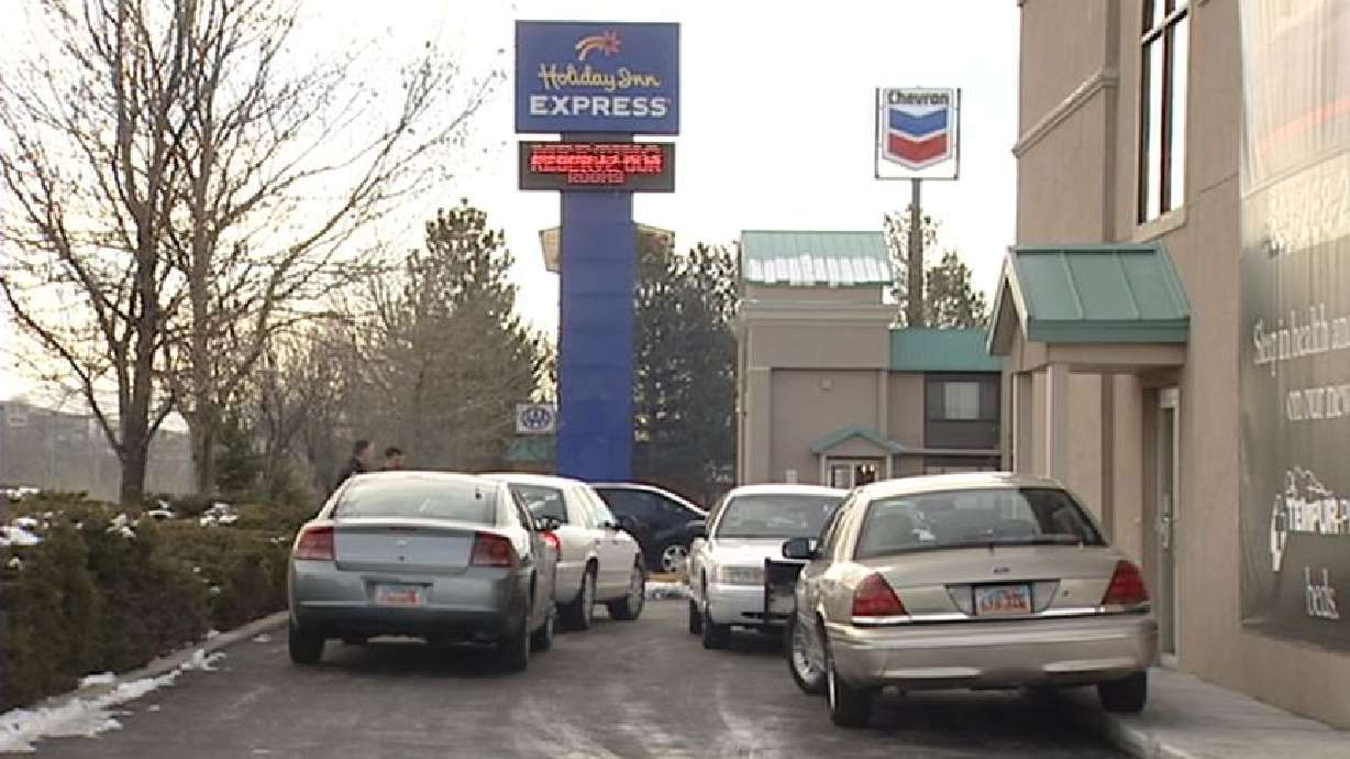 Police Looking for Two Suspects Who Snatched Briefcase Full of Diamonds